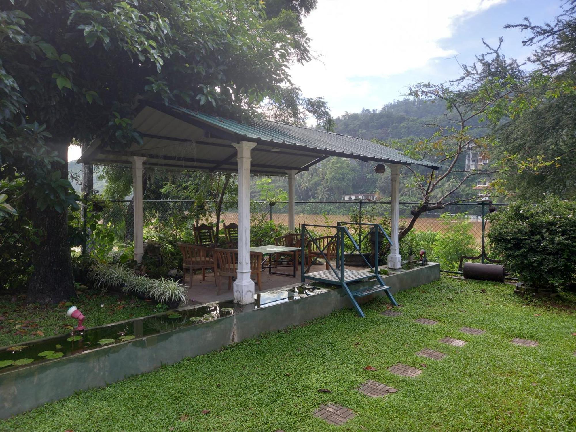 Mahaweli Shades Hotel Kandy Exterior photo